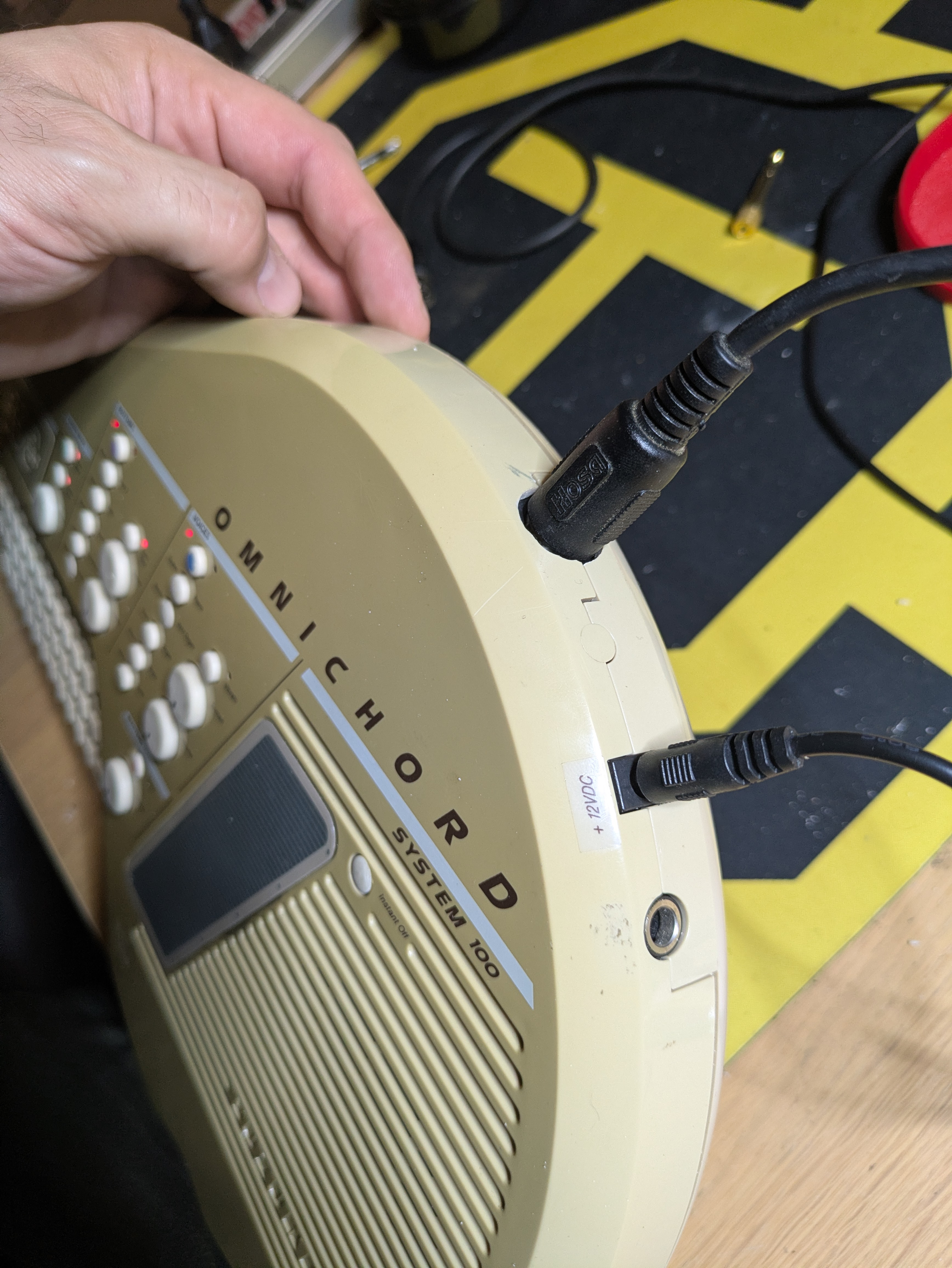 Omnichord OM-100 MIDI out